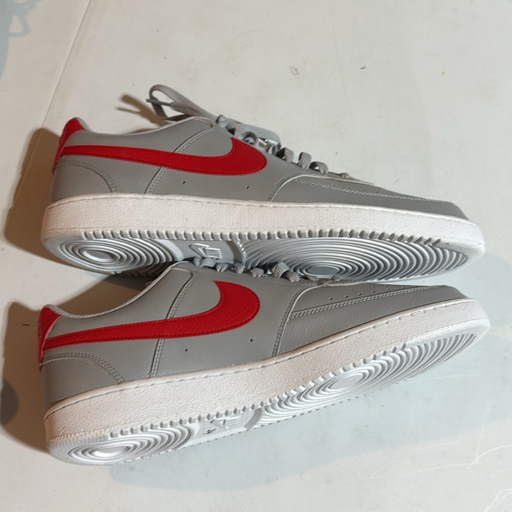 Nike Men's Gray and Red Sneakers - Picture 3 of 7